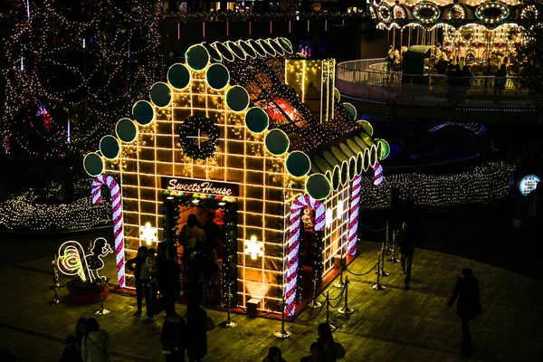 Świecący Dom Iluminacje Świąteczne — Zdjęcie stockowe