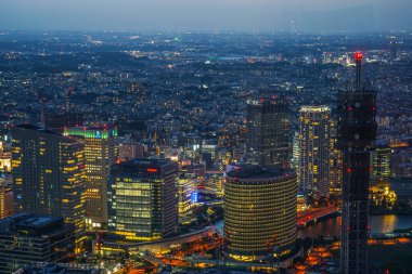Gece görüşünden Minato Mirai (Yokohama Landmark Tower 'dan)