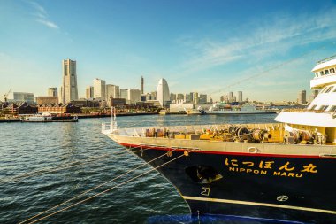 Nippon Maru ve Yokohama kasabası