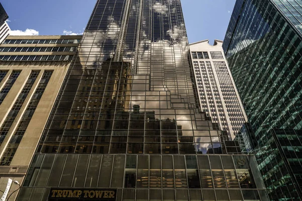 Trump Tower Modrá Obloha New York — Stock fotografie