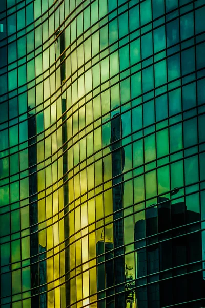 Soirée Lumière Reflétée Dans Bâtiment — Photo