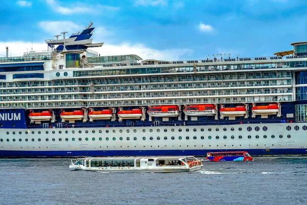 Luxe Lijnvaart Celebrity Millennium Waterbus — Stockfoto