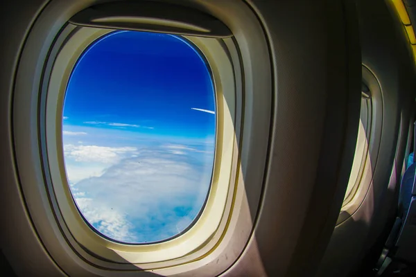 Wolken Lucht Zichtbaar Vanuit Het Raam Van Een Vliegtuig — Stockfoto