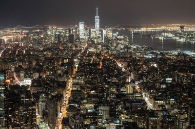Empire State binasından gece görüşü