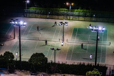 Gece tenis kortlarının imajı