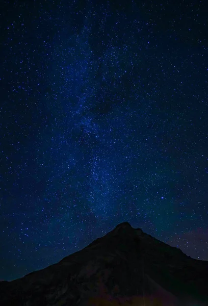 Islandia Montañas Cubiertas Nieve Cielo Estrellado —  Fotos de Stock