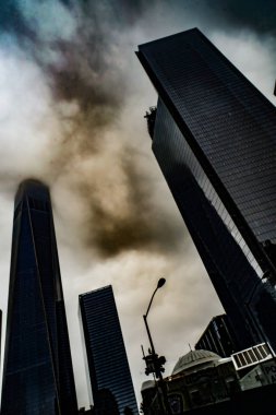 New York 'un binaları ve bulutları Aşağı Manhattan