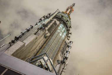Empire State Binası 'ndan New York gece görüşü görünüyor.