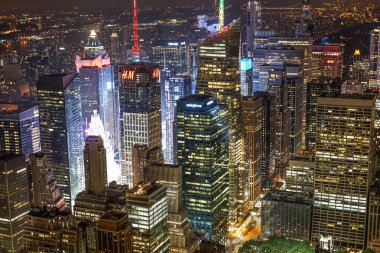 Empire State Binası 'ndan New York gece görüşü görünüyor.