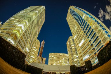 Minato Mirai 'nin yüksek katlı apartman grubu.