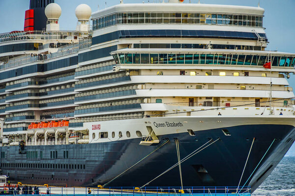 Luxury cruise ship moored in Daikokufuto (Queen Elizabeth)