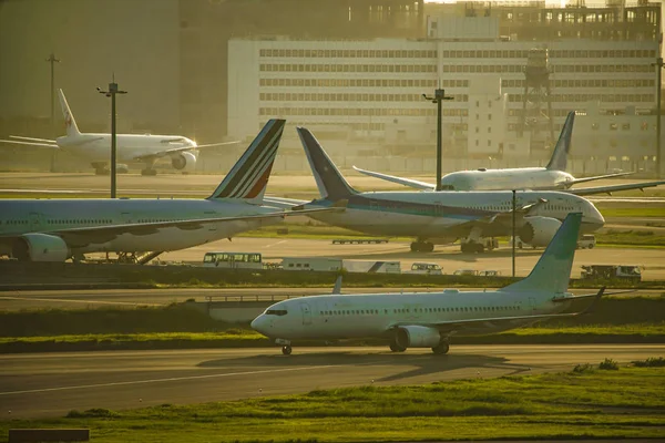 Letadlo Městská Silueta Haneda Airport — Stock fotografie