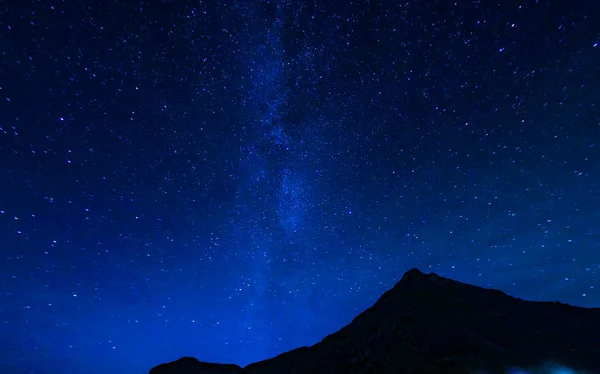 Montanha Silhueta Céu Estrelado Islândia — Fotografia de Stock