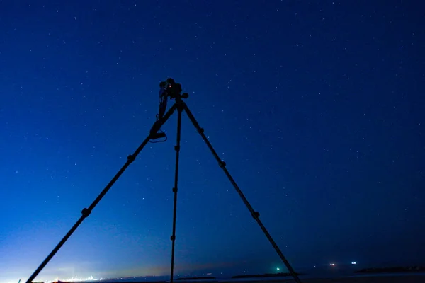 Yıldızlı Gökyüzünü Fotoğraflamak Için Kamera — Stok fotoğraf