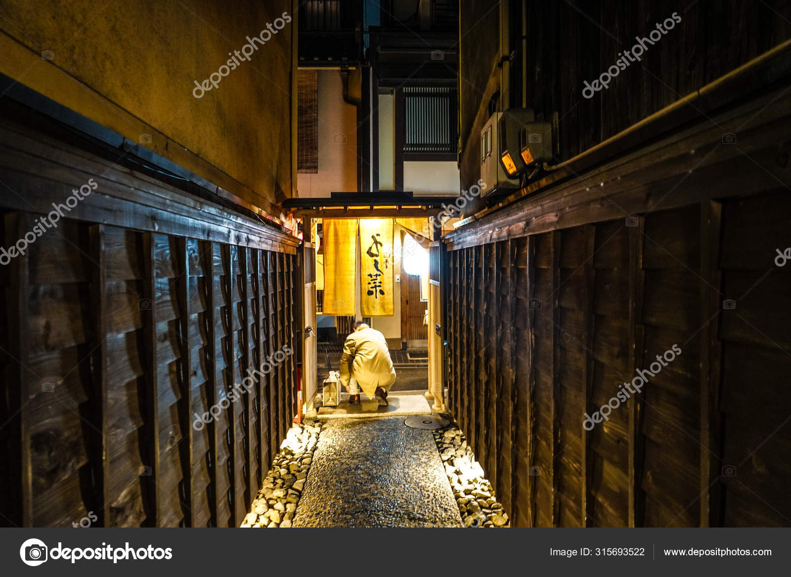 Back Alley Kyoto Pontocho — Stock Editorial Photo © kanzilyou 315693522