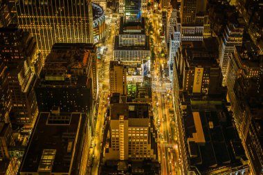 Empire State Binası 'ndan New York gece görüşü görünüyor.