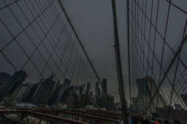Brooklyn Köprüsü ve New York şehri