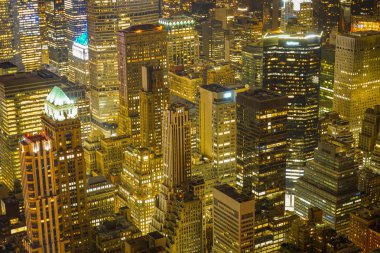 Empire State Binası 'ndan New York gece görüşü görünüyor.