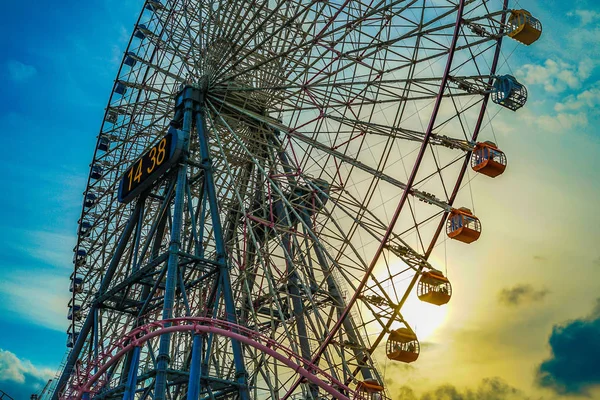 Minato Mirai Ferris Wheel Cosmo Clock Sunset — стокове фото