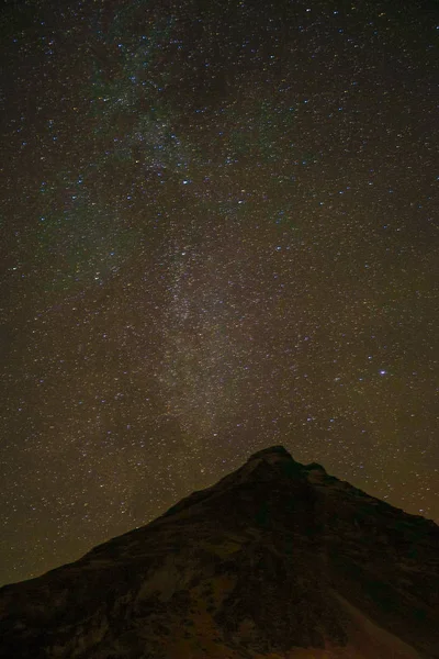 Islândia Montanhas Cobertas Neve Céu Estrelado — Fotografia de Stock