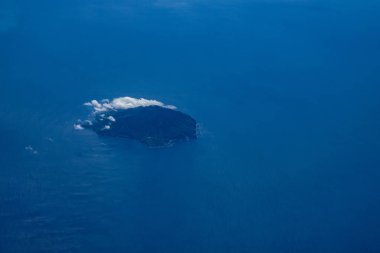 Bulutlar ve gökyüzü bir uçaktan görüldüğü gibi