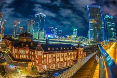 Tokyo İstasyonu ve Kitte 'den görülebilen iş bölgesi
