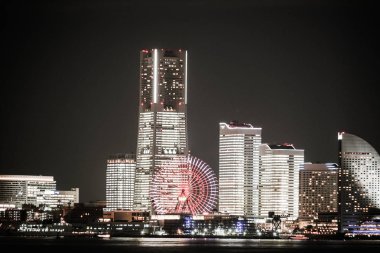 Gece görüşünden Yokohama Minato Mirai (tüm ışığın yandığı zaman))