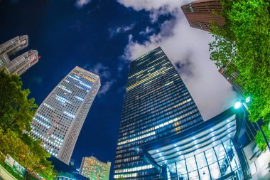 Tokyo Shinjuku gökdelenler gece görüşü