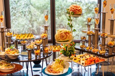 Düğün mutfağı (açık büfe)