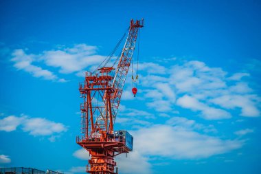 Daire ve mavi gökyüzü yapım aşamasında