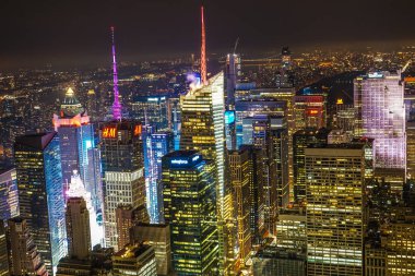 Empire State binasından gece görüşü