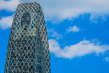 Mavi gökyüzü ve Koza Kulesi