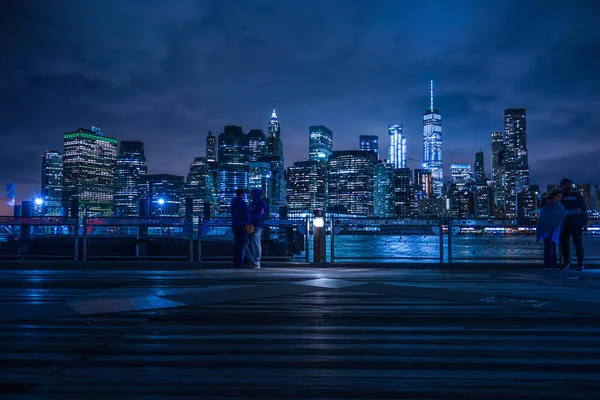 맨하탄 브루클린 다리의 경치와 사람들 — 스톡 사진
