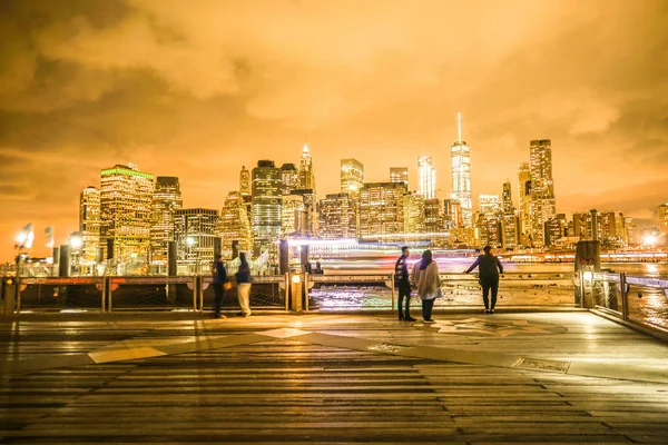 Ночной Вид Манхэттена Бруклинского Моста Люди — стоковое фото