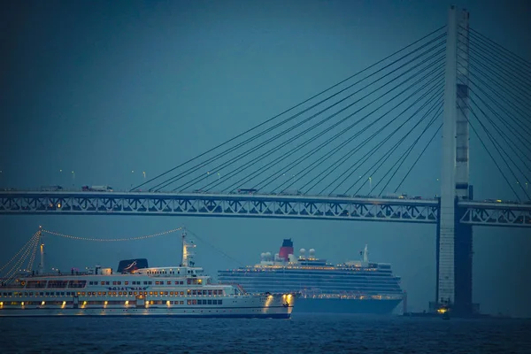 Luxe Lijnschip Queen Elizabeth Yokohama Bay Bridge — Stockfoto