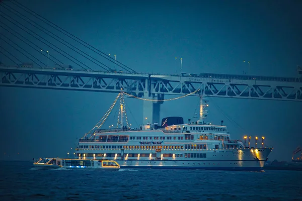 Luxe Lijnschip Queen Elizabeth Yokohama Bay Bridge — Stockfoto