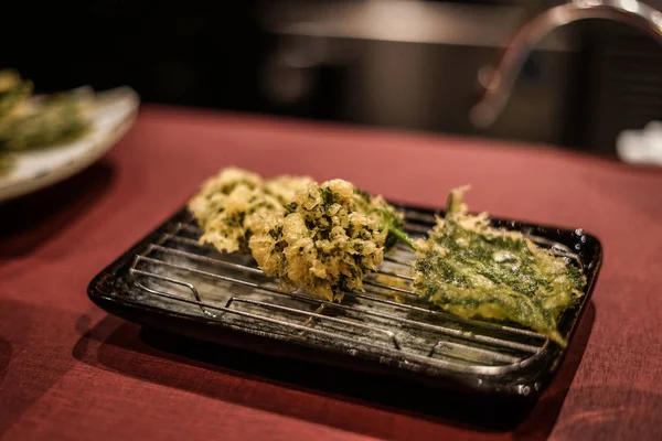 葉肉のイメージの天ぷら — ストック写真