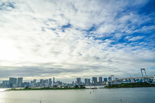 从Odaiba看到的东京天际线 — 图库照片