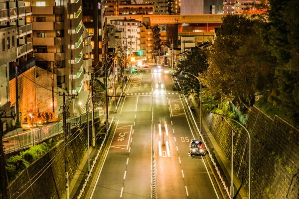 横滨Minato Mirai大楼的夜景和交通 — 图库照片