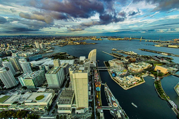 横浜ランドマークタワー展望台から見た横浜市と夕日 — ストック写真