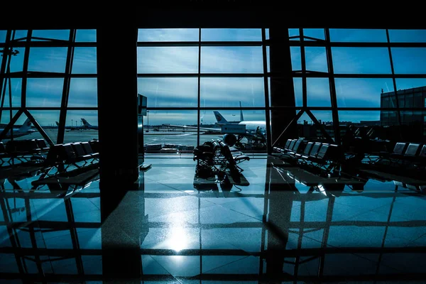 Зал Ожидания Силуэт Пекинского Международного Аэропорта — стоковое фото
