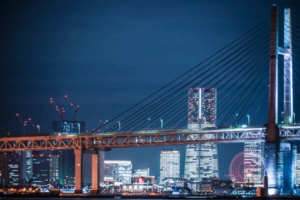 横滨湾大桥与横滨水手长夜景 — 图库照片