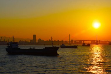 Yokohama şehri ve gemisi