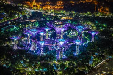 Marina Körfezi Gözlemevinden gece görüşü (Singapur)