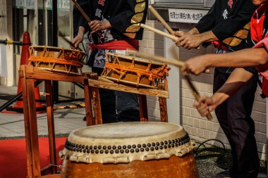 Taiko 'ya çarpan çocukların görüntüleri