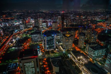 Yokohama Şehir Kulesi 'nden gece görüşlü Minato Mirai