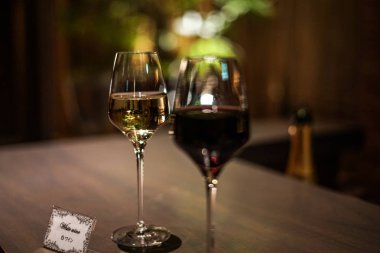 kırmızı şarap ve beyaz şarap