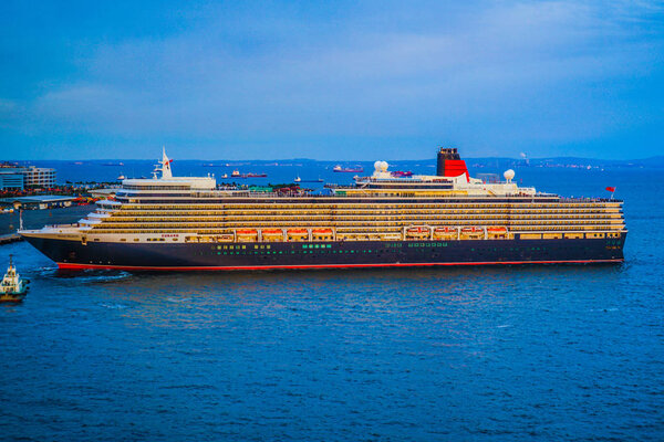 Luxury liner which is visible from Yokohama Sky Walk (Queen Elizabeth)