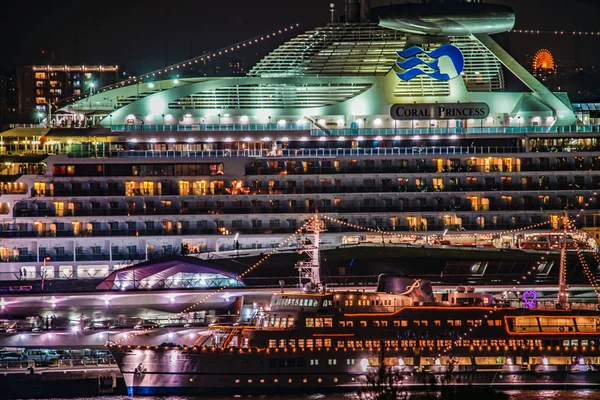 Luxe Lijnboot Die Zichtbaar Vanaf Het Heuvelpark Met Uitzicht Haven — Stockfoto