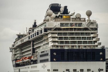 Lüks yolcu gemisi (Ünlülerin Milenyumu)